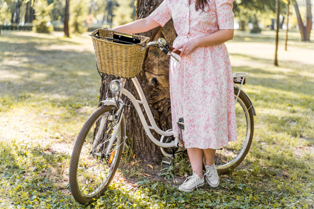 Elegant young woman posing with bike